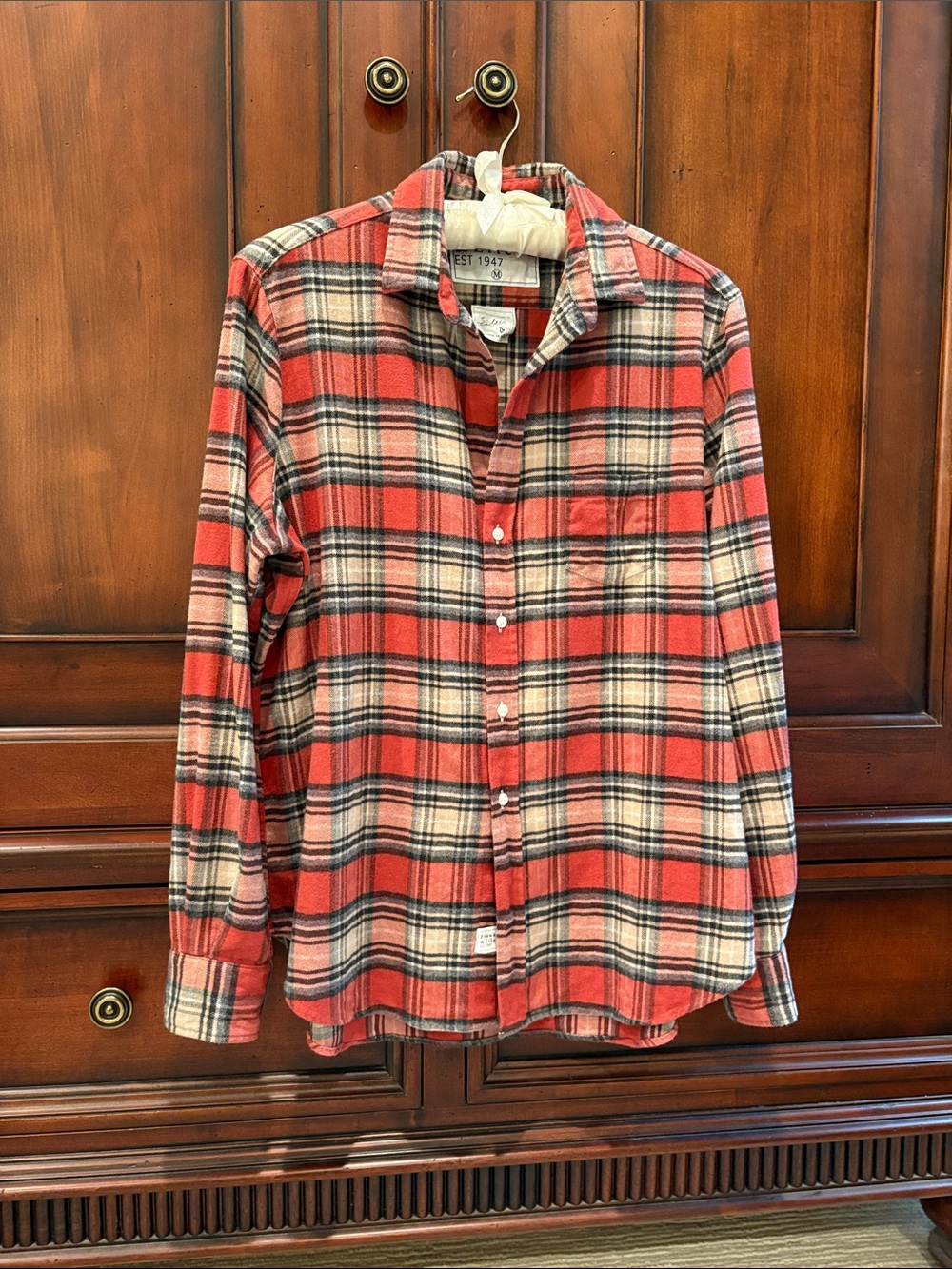 NWOT Frank & Eileen Washed Red Plaid Eileen Fit Button-Down Shirt in Size M - Picture 2 of 9